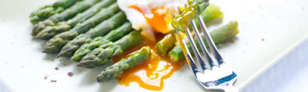 Recept traditionele asperges ei ham en botersaus
